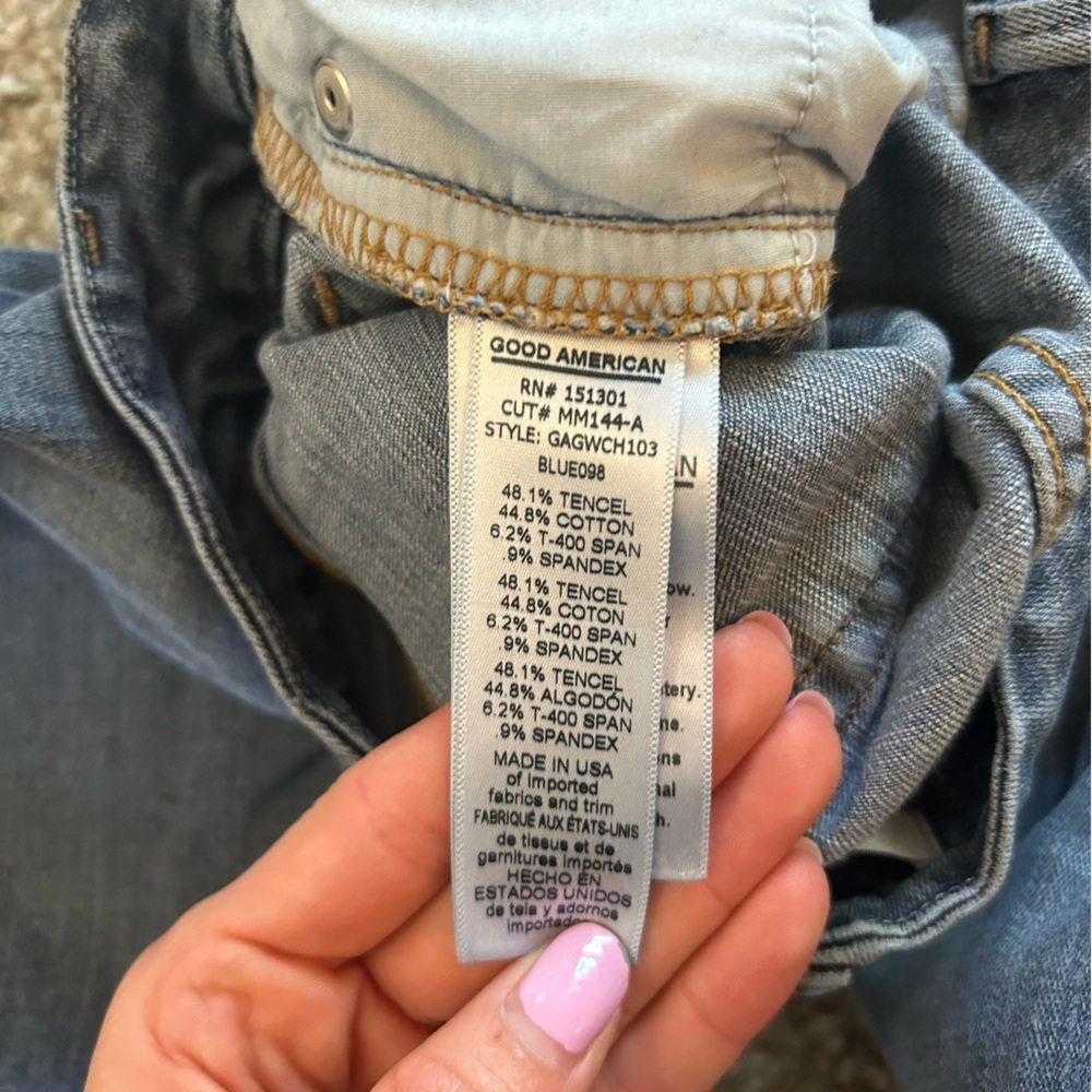 GOOD AMERICAN Good Waist Jeans with Raw Hem - Picture 5 of 7